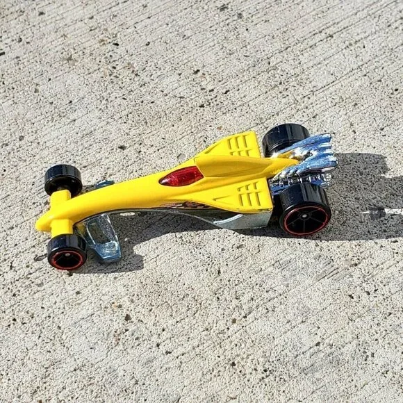 Mattel Hot Wheels Red Line 2009 World Racer Greased Lightnin Yellow, Thailand - Picture 15 of 16